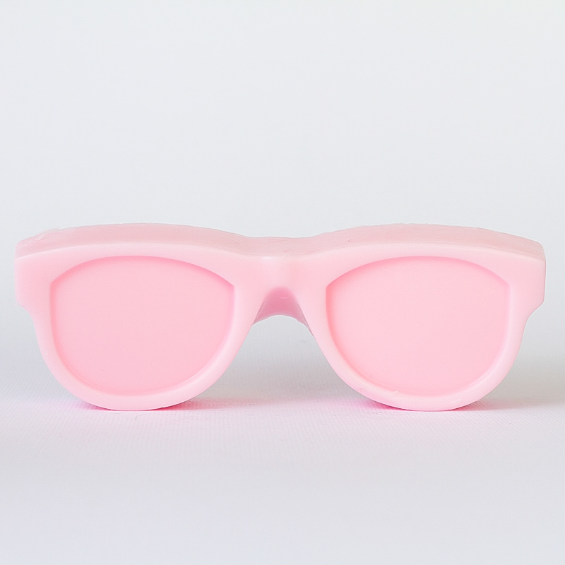 Sapone-artigianale-latte-di-capra-occhiali-rosa-e-champagne