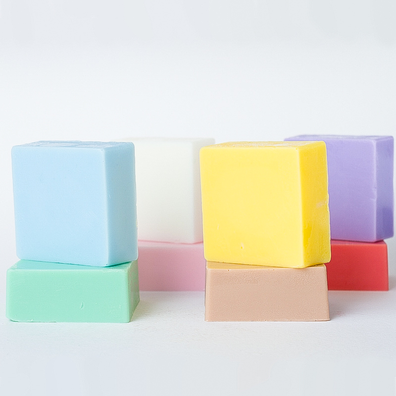 Sapone-artigianale-latte-di-capra-square-mughetto-rosa-e-champagne-violetta-mirtillo-rosso-bosco-di-cedri-acqua-di-luna-mandorlemiele-cacao