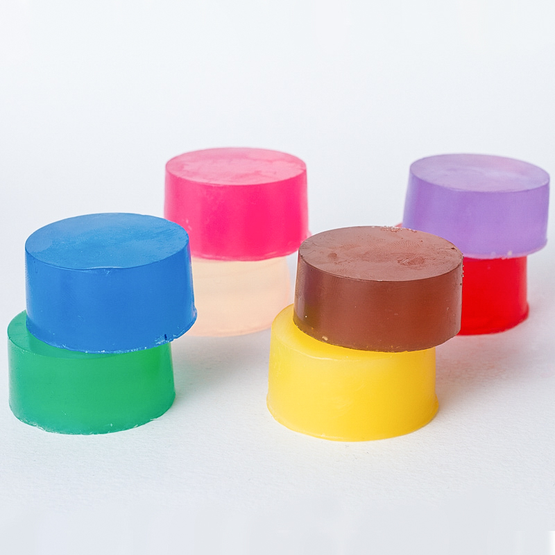 Sapone-artigianale-vegetale-cilindretto-mughetto-rosa-e-champagne-violetta-mirtillo-rosso-bosco-di-cedri-acqua-di-luna-mandorlemiele-cacao