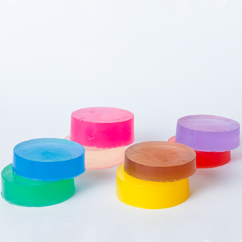 Sapone-artigianale-vegetale-mini-cilindretto-mughetto-rosa-e-champagne-violetta-mirtillo-rosso-bosco-di-cedri-acqua-di-luna-mandorlemiele-cacao