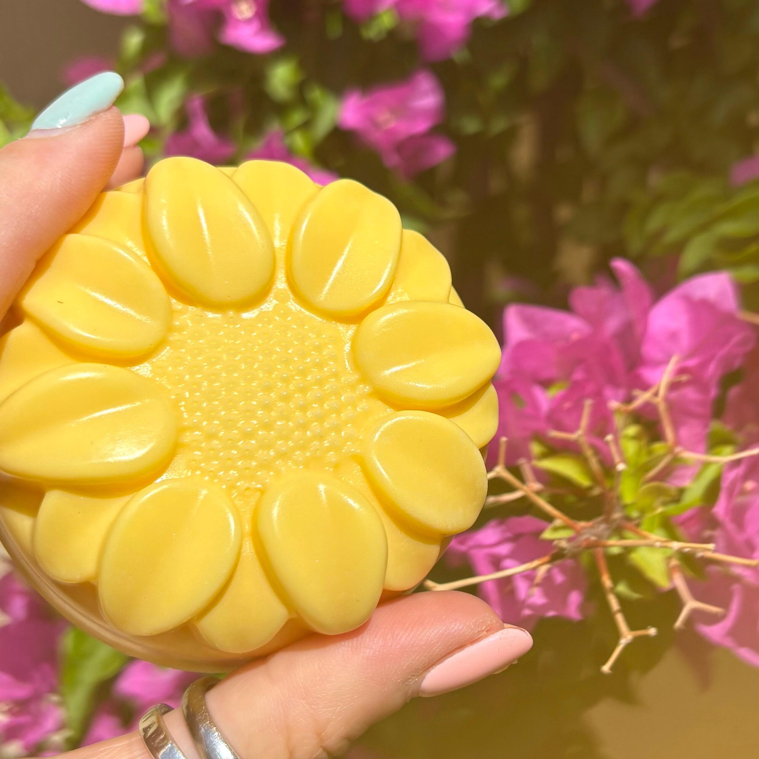 Sapone-artigianale-latte-di-capra-girasole-mandorlemiele-ambient