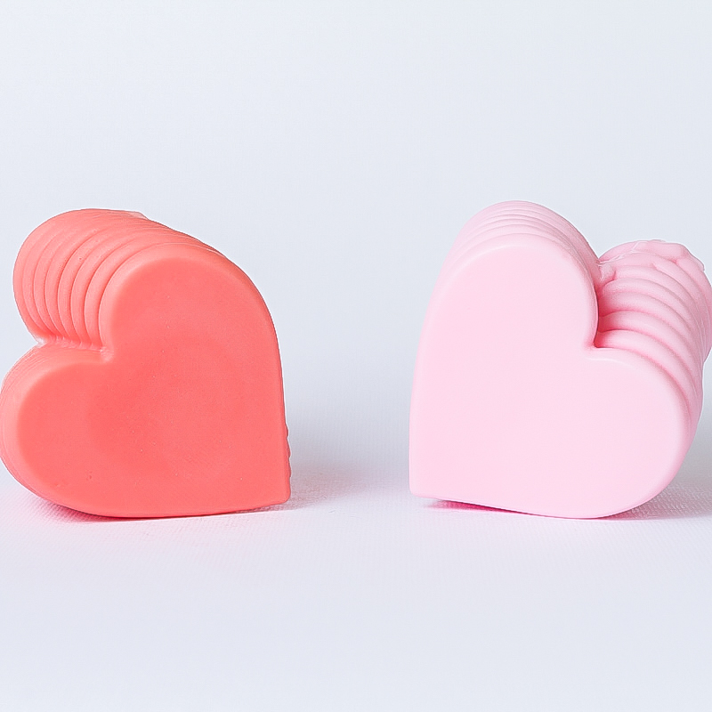 Sapone-artigianale-latte-di-capra-strati-di-cuore-mirtillo-rosso-rosa-e-champagne