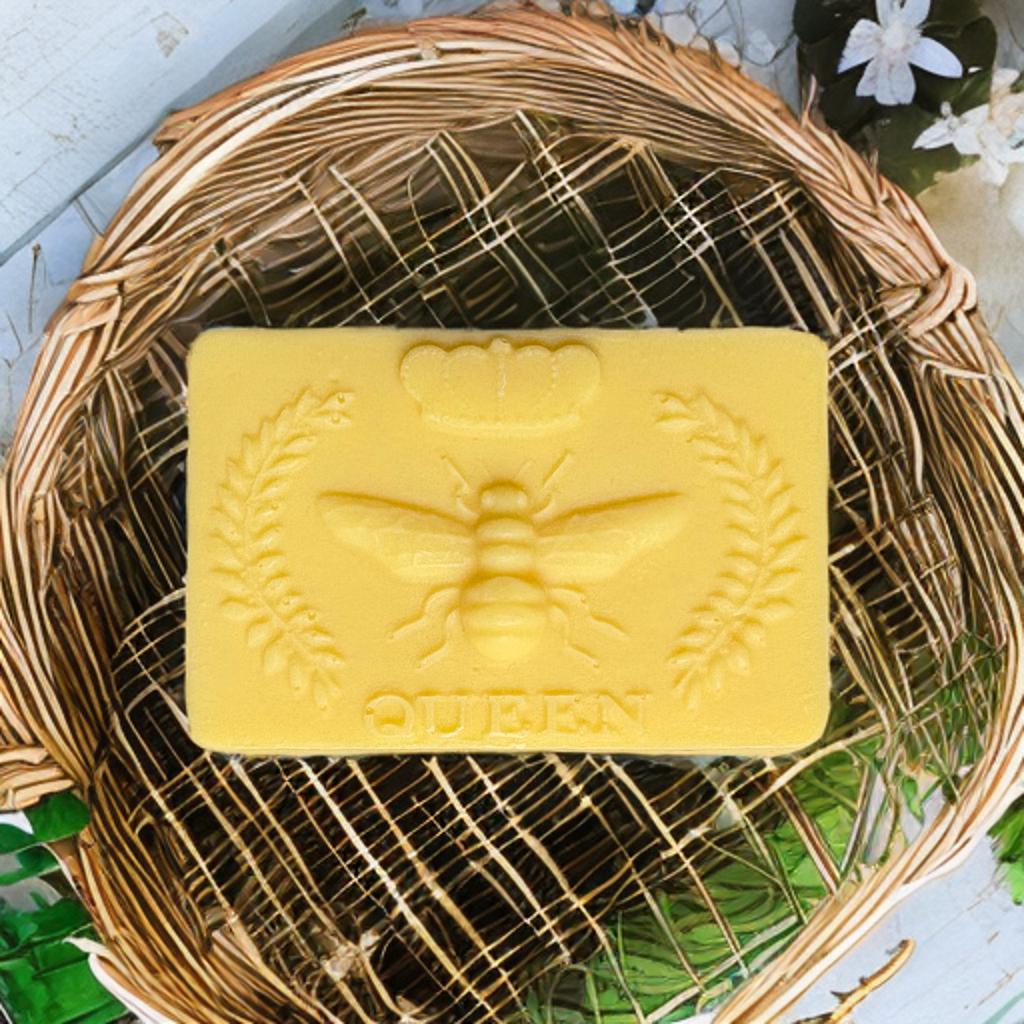 Sapone-artigianale-latte-di-capra-ape-regina-ambient-mandorlemiele