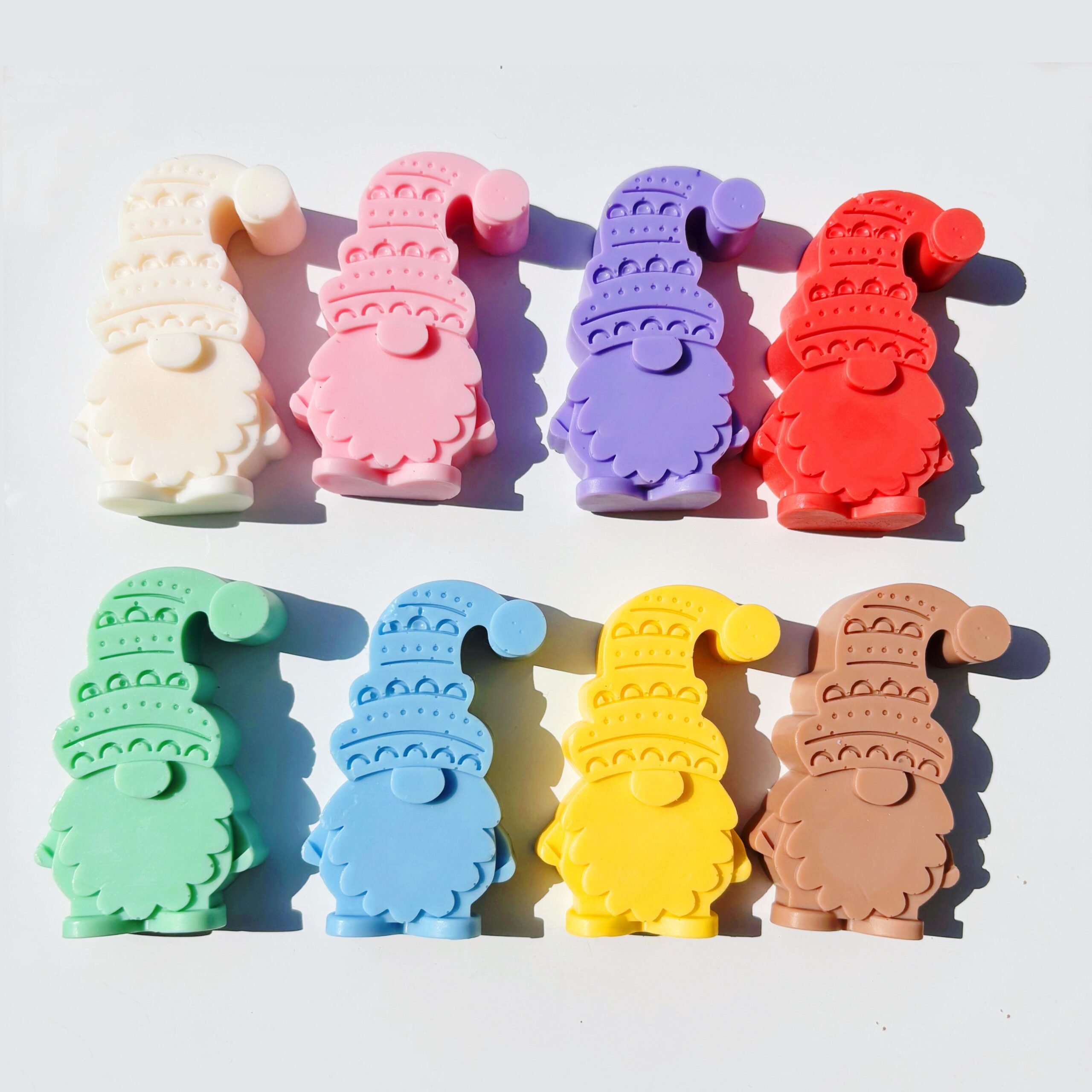 Sapone-artigianale-latte-di-capra-gnomo-saponetta-mughetto-rosa-e-champagne-violetta-mirtillo-rosso-bosco-di-cedri-acqua-di-luna-mandorlemiele-cacao