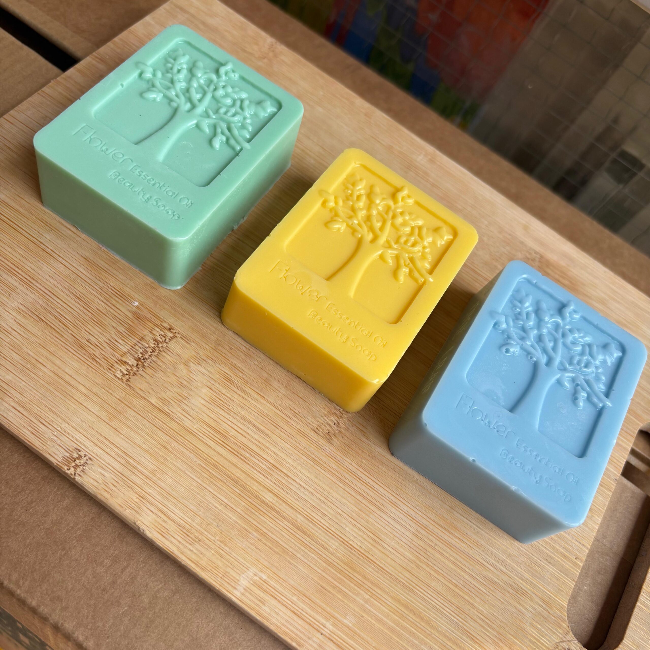 Sapone-artigianale-vegetale-albero-della-vita-1-bosco-di-cedri-mandorlemiele-acqua-di-luna